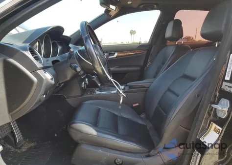 2012 Mercedes-Benz C 250 из США, поврежденный, VIN WDDGF4HB5CR222078